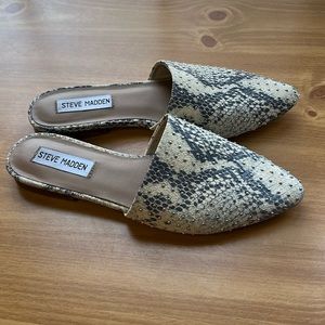 Steve Madden Studded Snakeskin Print Pointed Flats Size 7